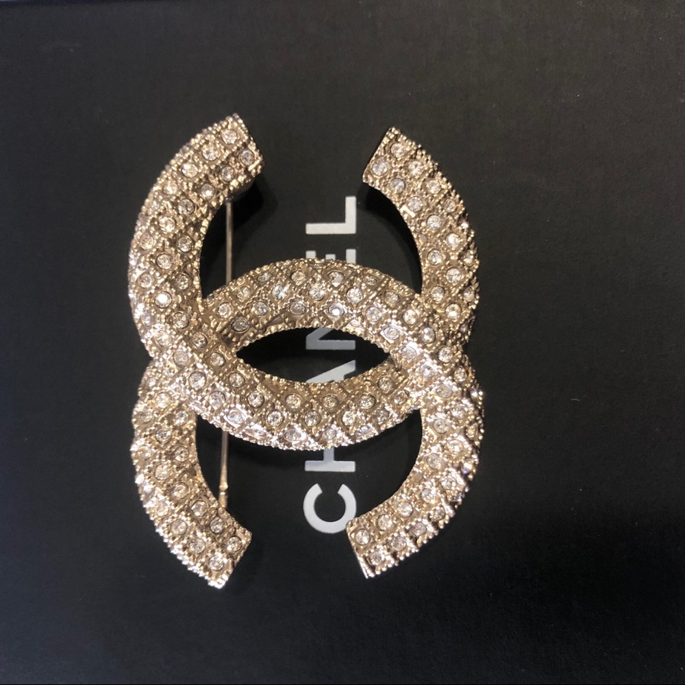 Brand new CHANEL CC brooch with box